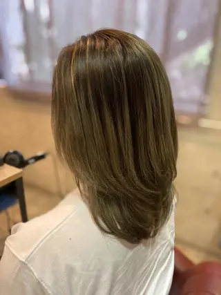 ミディアム カラー ERIKO Tのヘアスタイル