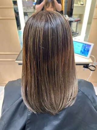 ミディアム カラー ゆめ ベージュカラーのヘアスタイル