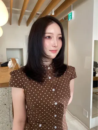 セミロング カラー ナイトウ コトのヘアスタイル