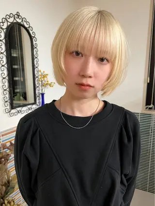 ショート ミルクティーベージュ outaのヘアスタイル