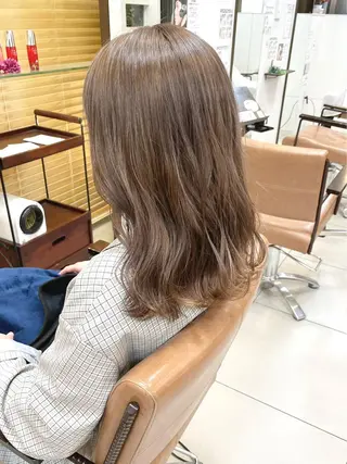 カラー アオリ/韓国風 ハイトーン/レイヤーのヘアスタイル