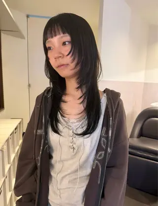 ロング カラー MIU/ルーツカラー 顔まわりレイヤーのヘアスタイル