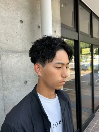 パーマ アダチ ヒナタのヘアスタイル