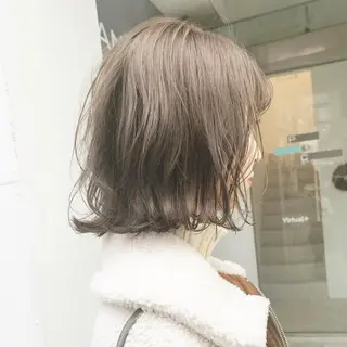 ショート カラー ネイル ハイトーンボブ 前田 表参道　グレージュのヘアスタイル