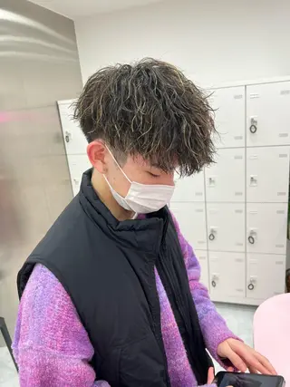 ショート カラー パーマ メンズ メンズパーマ特化 TAIGAのヘアスタイル