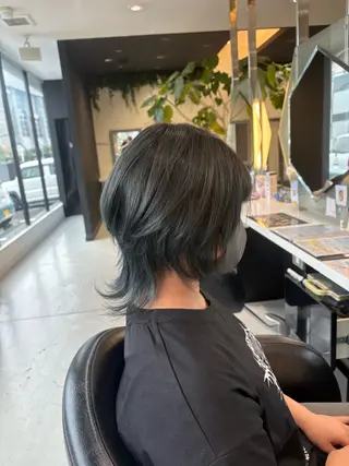 カラー 井上 慈温のヘアスタイル