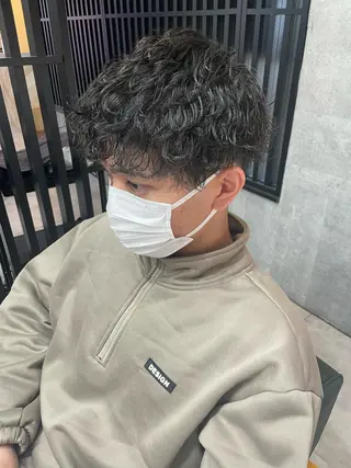 ショート パーマ メンズ 勝毛 広貴のヘアスタイル