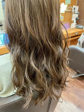セミロング カラー セト マユミのヘアスタイル