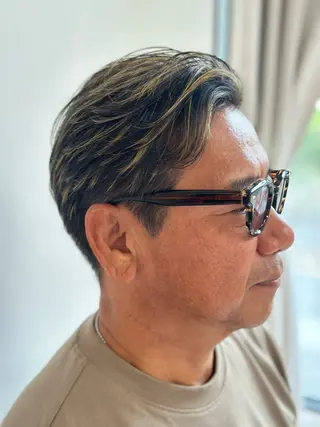 カラー メンズ 立川 芽依のヘアスタイル