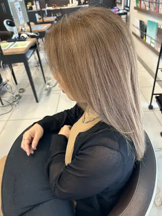 ロング 小嶺 麗華のヘアスタイル