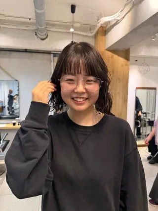 ショート パーマ ミルクティー× グレージュMOMOのヘアスタイル