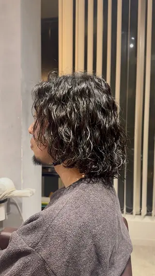 ミディアム パーマ メンズ EIGHT たまプラーザ三浦直輝のヘアスタイル