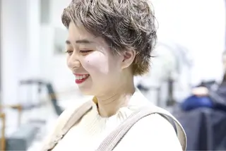 ショート カラー レイヤーカット ベージュカラー/小島のヘアスタイル