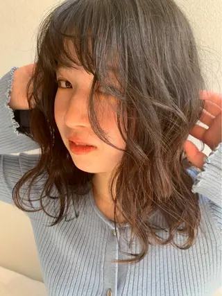 ミディアム カラー 小出 彩水のヘアスタイル