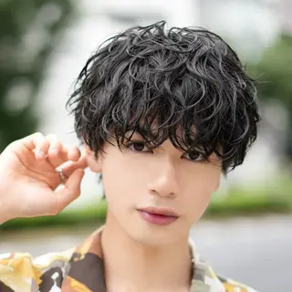 ミディアム パーマ メンズ メンズ特化カットパー マカラー坂田柊のヘアスタイル