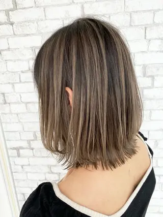 ミディアム カラー VIRAL ヴァイラルのヘアスタイル