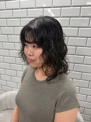 セミロング カラー newi赤羽 HINATAのヘアスタイル