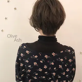 ショート カラー 市川 千夏のヘアスタイル