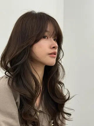 セミロング 割れない顔まわり× 小顔補正レイヤー難波のヘアスタイル