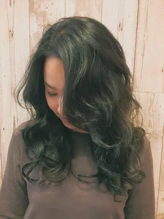 ロング 白髪に寄り添う美容師 オギノミワコですのヘアスタイル