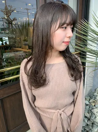 セミロング カラー 吉原 由菜のヘアスタイル