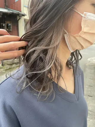 ミディアム カラー インナーカラー 推し ブリーチ  髪質改善のヘアスタイル