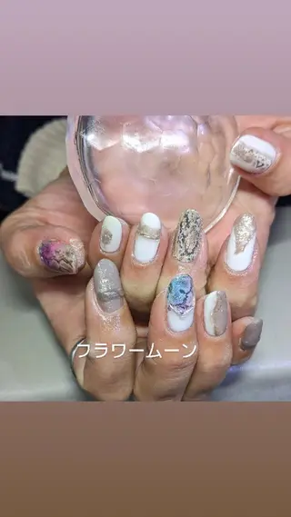 ネイル フラワー ムーンのネイルデザイン