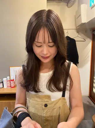 セミロング みやけ ひなのヘアスタイル
