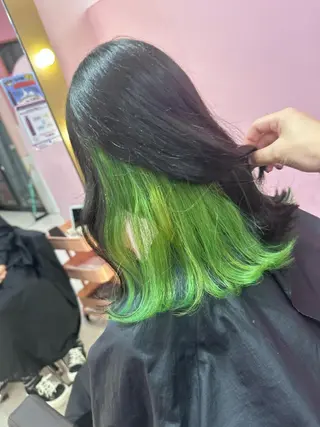 セミロング カラー ブリーチ特化🌈 MANATOのヘアスタイル