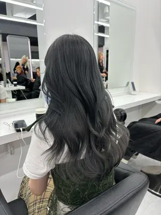 ロング カラー 抜け感レイヤー︴ ニュアンスカラーのヘアスタイル
