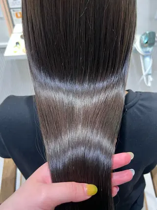 ロング カラー momb 折戸結菜のヘアスタイル