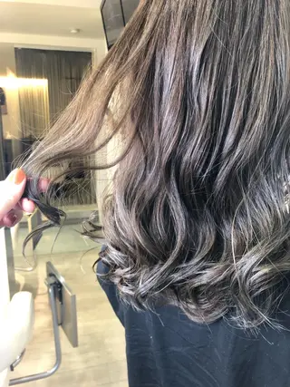 セミロング カラー 松佐 ゆかりのヘアスタイル