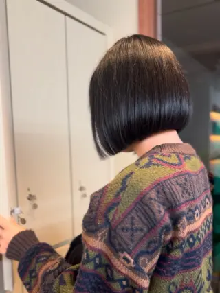 ショート バタフライレイヤー/ ニシトモユキのヘアスタイル