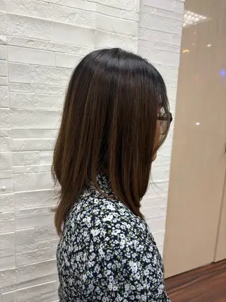セミロング 岡崎 美紀のヘアスタイル