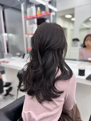 ロング カラー 抜け感レイヤー︴ ニュアンスカラーのヘアスタイル