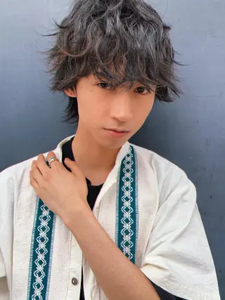 ミディアム パーマ メンズ 三矢 ちなつのヘアスタイル