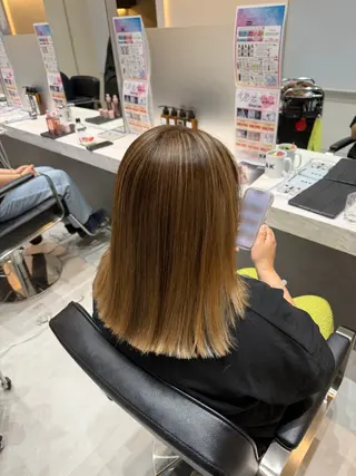 ミディアム カラー 岡田 詠のヘアスタイル