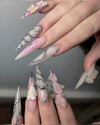 ネイル Rina Nail.Blingのネイルデザイン