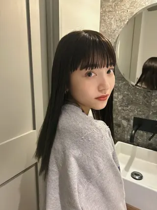 カラー Mori Aimiのヘアスタイル