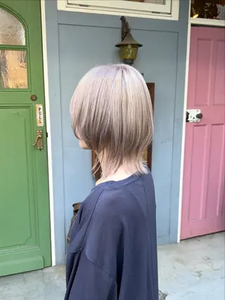 ショート カラー BRITS 渡辺 菜々子のヘアスタイル