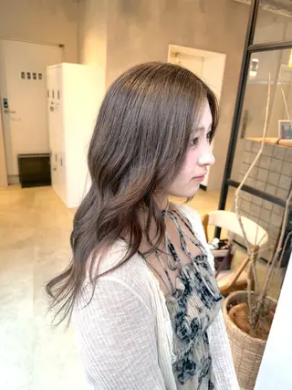 ロング カラー ハイトーン/うる艶 カラー Mioのヘアスタイル