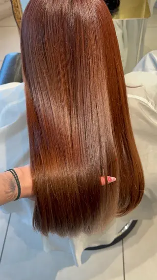 ロング 鶴谷 麻衣のヘアスタイル
