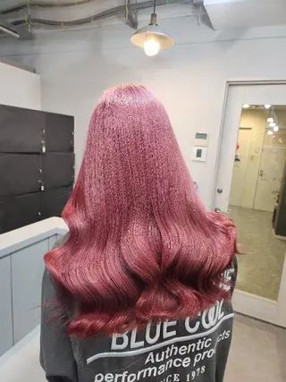 カラー ロング ツヤ髪✨縮毛矯正 ハイトーンカラーのヘアスタイル
