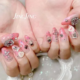 ネイル 🦋 Queenieのネイルデザイン