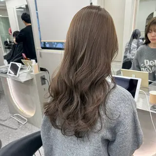 セミロング 透明感オリーブ🫒/ ブリーチなしWカラーのヘアスタイル