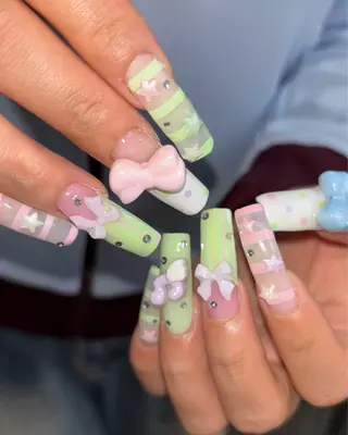 ネイル 🪐富島彩夏 /海外nail🪐のネイルデザイン