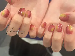 ショート SHE adusaのネイルデザイン