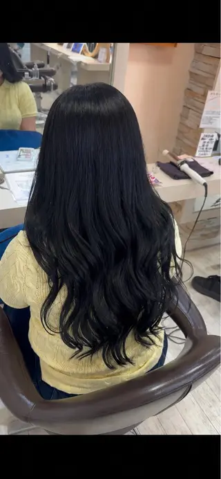 ロング 横田 芳のヘアスタイル