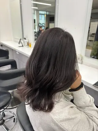 セミロング カラー 抜け感レイヤー︴ ニュアンスカラーのヘアスタイル
