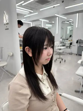 セミロング 割れない顔まわり× 小顔補正レイヤー難波のヘアスタイル